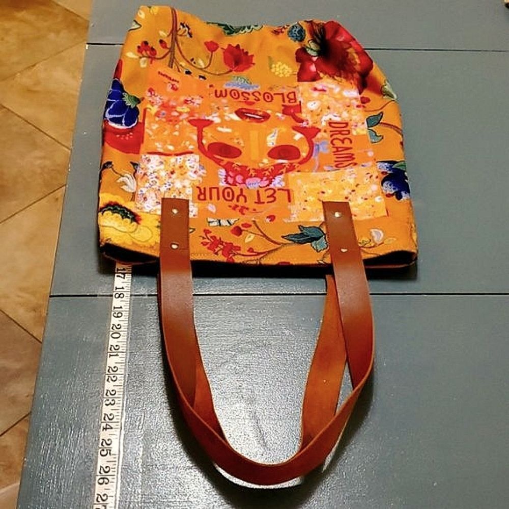 Popscapes‎ cloth tote with leather handles. Beautiful artwork.